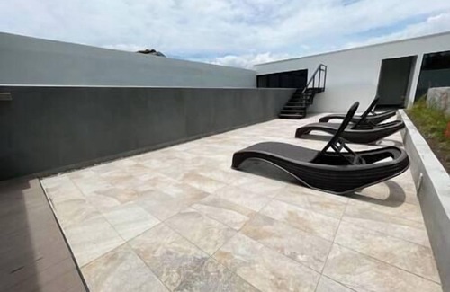 Cinco Esquinas Apartamento | Charming Apt w/ Pool+Gym+Co-work
