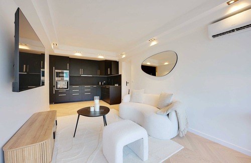 Suresnes Apartamento | Encantador apartamento con aire acondicionado y