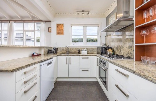 Mount Eden Casa | Charming art-deco 3 Bdrm bungalow in city-fringe