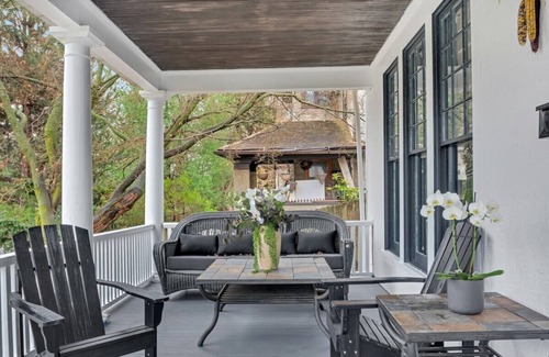 Newburgh Casa | Charming Arts and Crafts Home