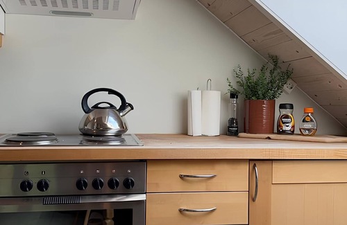 Royken Apartamento | Charming attic apartment by the sea - with fireplace and cozy living room