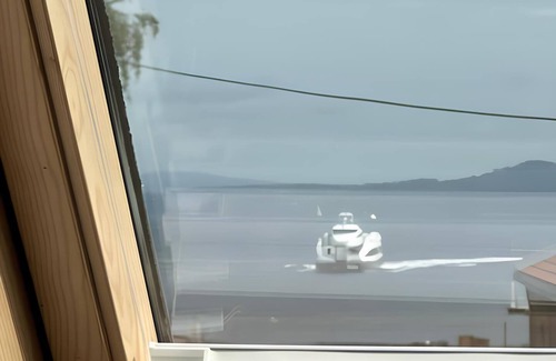 Royken Apartamento | Charming attic apartment by the sea - with fireplace and cozy living room