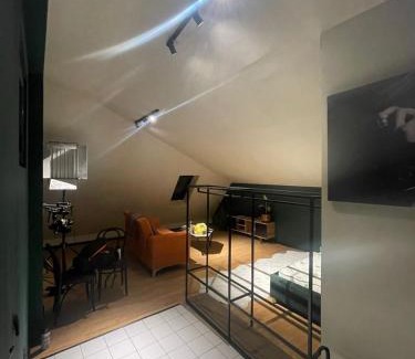 Çagllavicë Apartamento | Charming Attic Loft