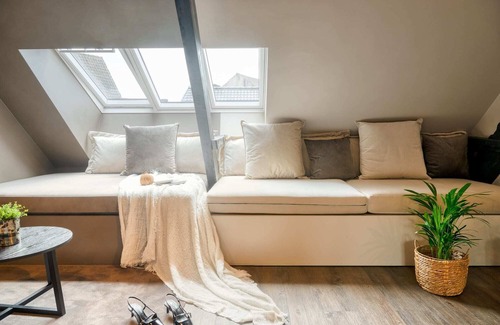 Ghent Apartamento | Charming Attic Retreat in Historic Ghent Center