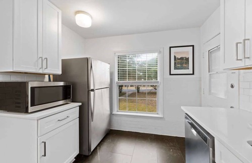 South Manchaca Casa | Charming Austin Home - 3 Bedroom|Large Backyard