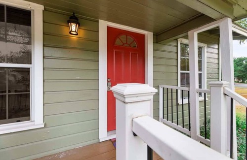South Manchaca Casa | Charming Austin Home - 3 Bedroom|Large Backyard