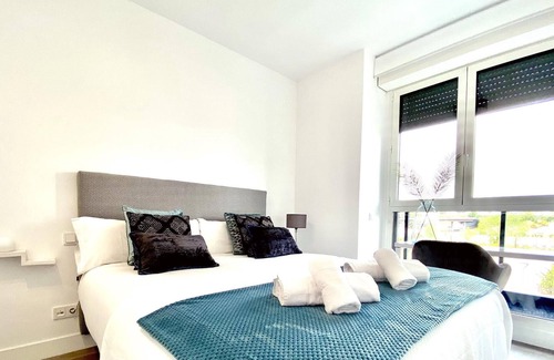 Hortaleza Apartamento | Charming Australis Tower - En urbanización de lujo, piscinas, parking, pádel