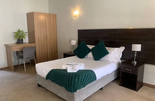 Germiston Cama Y Desayuno | Charming B&B with WiFi in Enchanting Germiston