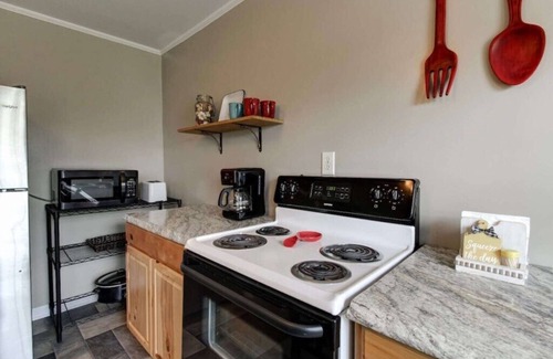 Warm Springs Casa | Charming Bacova Village Cottage Near Lake Moomaw