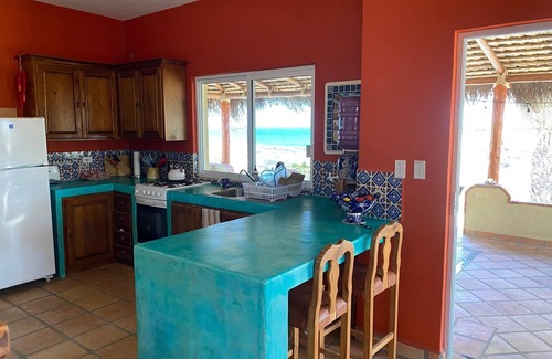 Vinorama Casa | Charming Beach Bungalow with Ocean View and AC!