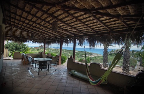 Vinorama Casa | Charming Beach Bungalow with Ocean View and AC!