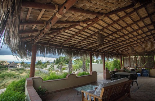 Vinorama Casa | Charming Beach Bungalow with Ocean View and AC!