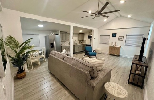 Clearwater Beach Cabaña | Charming Beach Cottage just steps away from Beautiful Clearwater Beach!!