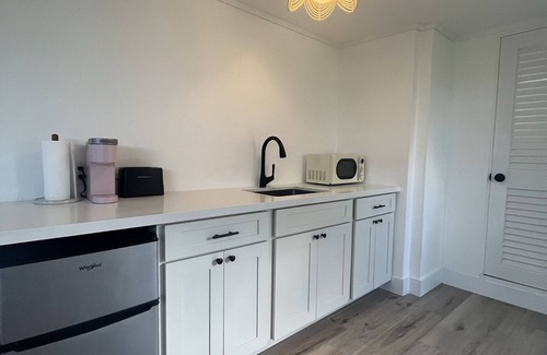 Coconut Grove Cabaña | Charming Beach Cottage