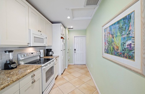 Longboat Key Apartamento | Charming Beach Front Studio Steps to the Sand and Gulf