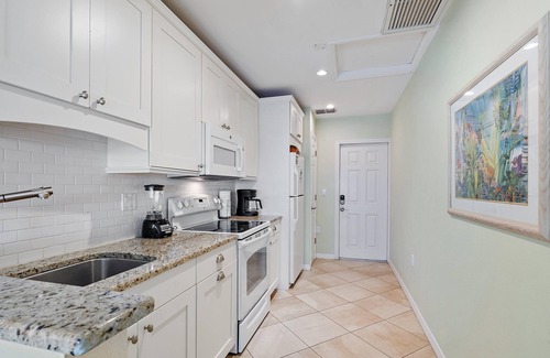 Longboat Key Apartamento | Charming Beach Front Studio Steps to the Sand and Gulf