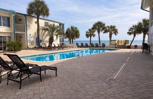 Litchfield by the Sea Apartamento | Charming beach-view studio with 2 oceanfront pools & kitchenette - walk to beach