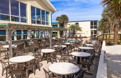 Litchfield by the Sea Apartamento | Charming beach-view studio with 2 oceanfront pools & kitchenette - walk to beach
