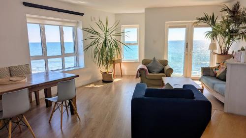 Tramore Apartamento | Charming Beachfront Apartments, Best Sea Views in Tramore