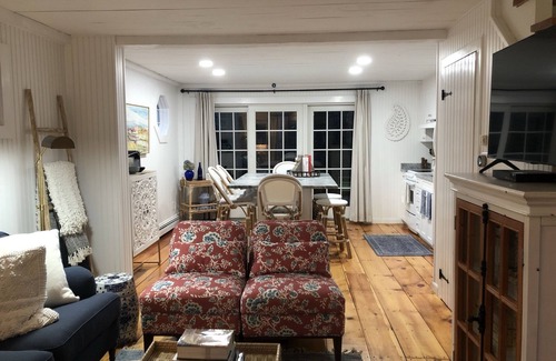 Mashpee Cabaña | Charming, Beachfront Cottage, Designer Furnishings, Newly Renovated, 2bd/1.5bath