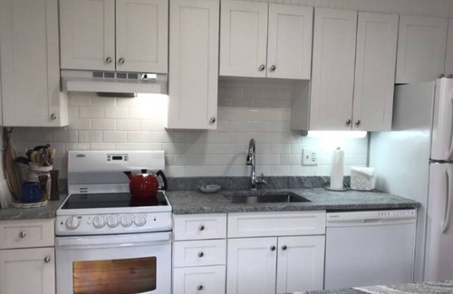 Mashpee Cabaña | Charming, Beachfront Cottage, Designer Furnishings, Newly Renovated, 2bd/1.5bath