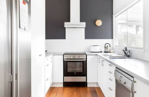 Torbay Casa | Charming Beachside Cottage