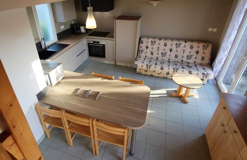 Biville Cabaña | Casa acogedora cerca de la playa con terraza, jardín y parking