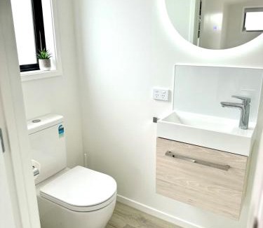 Papamoa Beach Apartamento | Charming beachside retreat