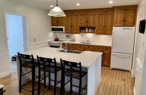 Grey Highlands Otro | Charming Beaver Valley Farmhouse - Recently renovated family getaway