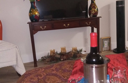 Simi Valley Cama Y Desayuno | Charming bed & breakfast in delightful Simi Valley with WiFi, fitness room.