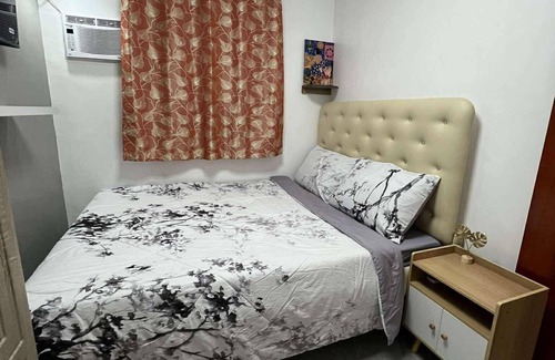 Compostela Cama Y Desayuno | Charming Bed & Breakfast Room #3 with WiFi, Netflix and AC in Superb Compostela