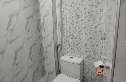 Compostela Cama Y Desayuno | Charming Bed & Breakfast Room #3 with WiFi, Netflix and AC in Superb Compostela