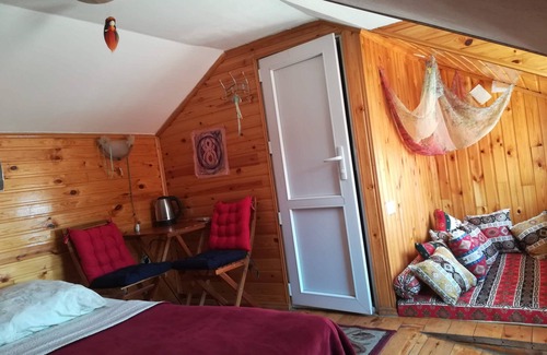 Mirzaani Cama Y Desayuno | Charming bed & breakfast with WiFi, AC in lovely Sighnaghim