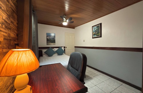 Agonia Cama Y Desayuno | Charming bed & breakfast in lovely Alajuela with AC. 15 minutes near airport