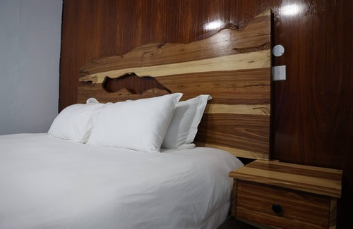 Mutare Cama Y Desayuno | Charming bed & breakfast in adorable Vumba with WiFi, AC Room #4