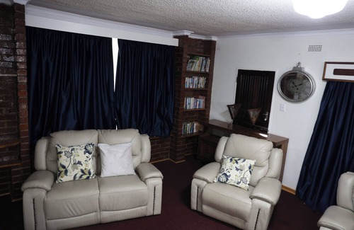 Mutare Cama Y Desayuno | Charming bed & breakfast in adorable Vumba with WiFi, AC Room #4