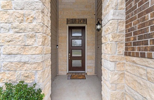 Cypress Cama Y Desayuno | Charming bed & breakfast in welcoming Cypress with AC, WiFi, & basic amenities