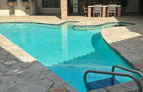 McAllen Apartamento | Charming BEDROOM in brilliant McAllen with AC, WiFi, Pool, Jacuzzi