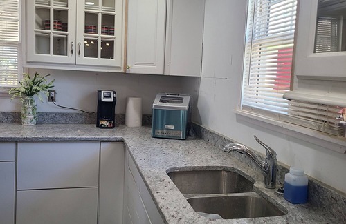 Kansas City Casa | Charming bedroom in a vintage house with AC, WiFi in fantastic Kansas City