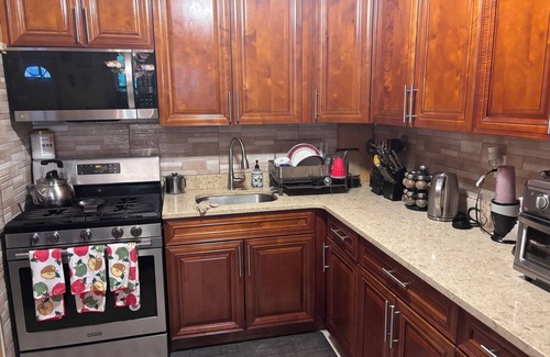 Queens Casa | Charming BedRoom with External personal BTH WiFi, AC in superb Queens