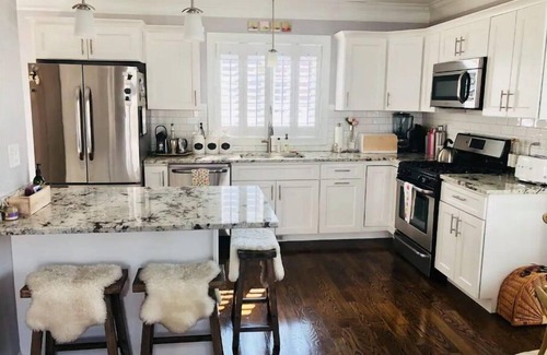 Lower Washington - Mount Hope Casa | Charming Boston Townhouse