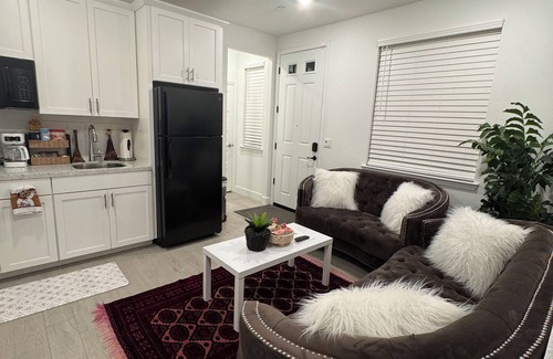 Antelope Casa | Charming brand-new 1-bedroom, 1-bath private suite with private entrance