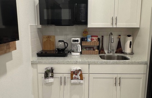 Antelope Casa | Charming brand-new 1-bedroom, 1-bath private suite with private entrance