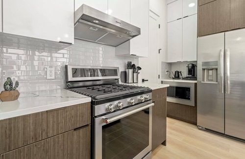 Old East Dallas Casa | Charming Brand New 2-Bedroom Townhome with Rooftop, Garage, Yard, AC, WiFi