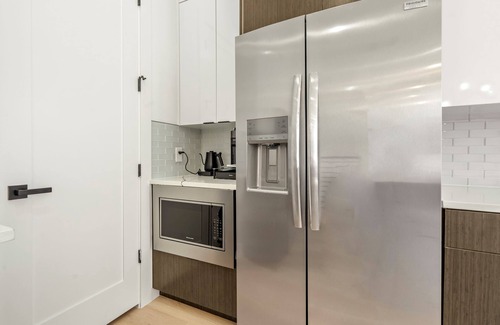 Old East Dallas Casa | Charming Brand New 2-Bedroom Townhome with Rooftop, Garage, Yard, AC, WiFi