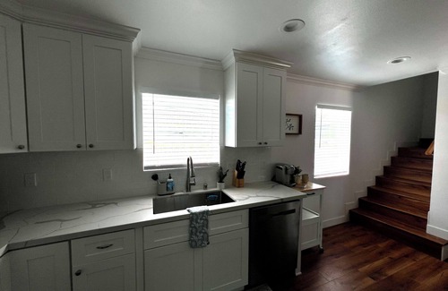 South of Conant Casa | Charming brand new 2-bedroom house in welcoming Long Beach with AC, WiFi