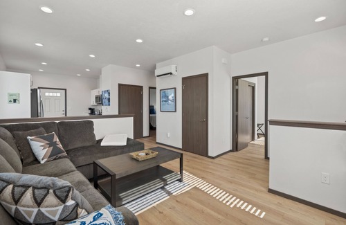 Logan Casa | Charming Brand New Built House in lively Spokane-Free Parking+AC!