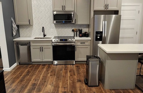Barker Casa | Charming, BRAND NEW, complete guest house 2/1 w, Full kitchen, laundry, & living