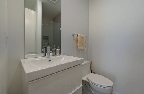 Land Park Apartamento | Charming brand new studio close to downtown with WiFi, AC.