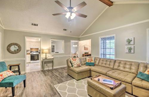 Flowood Casa | Charming Brandon Home with Deck, Charcoal Grill